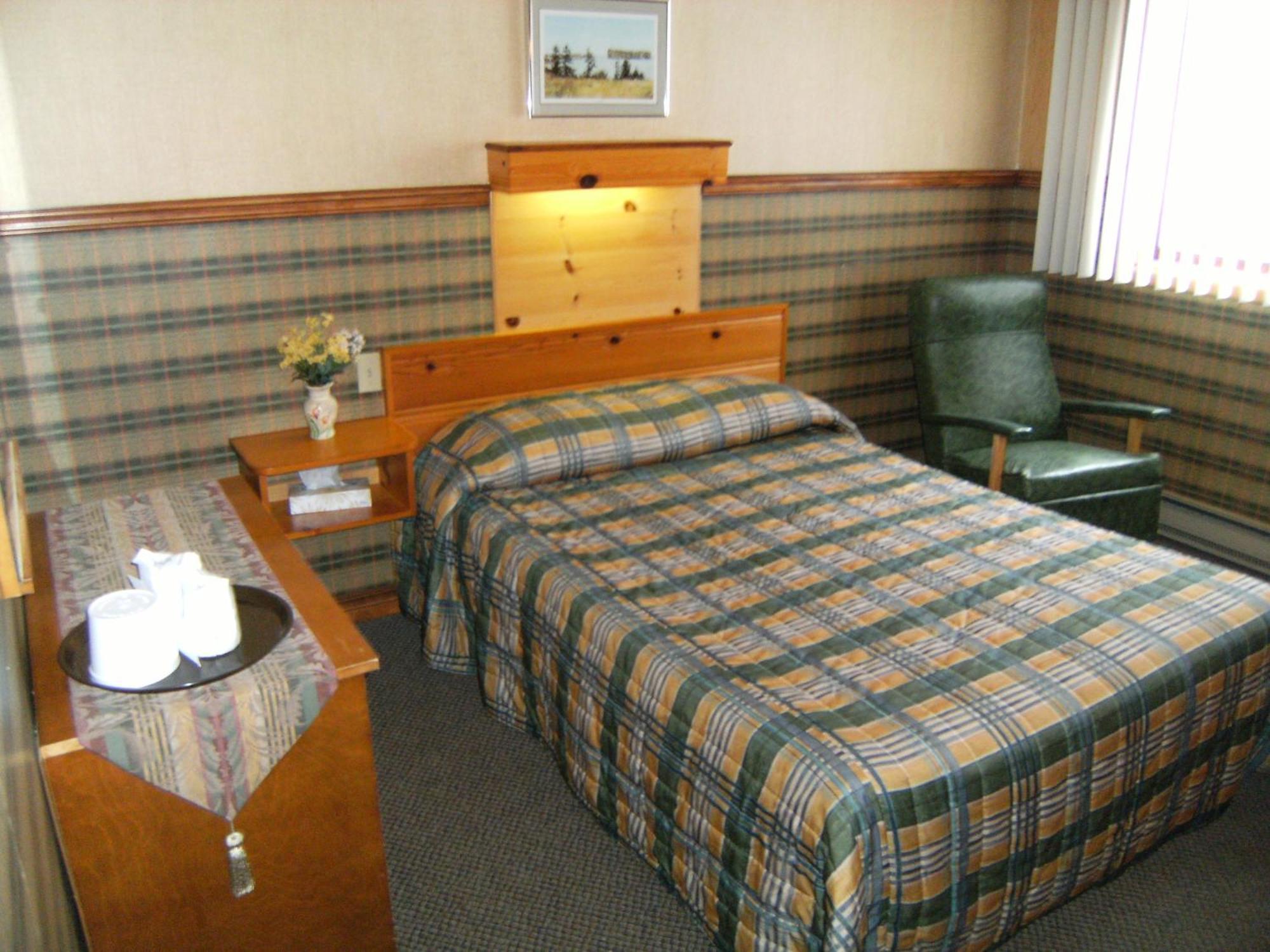 Hotel-Motel Les Voitures D'Eau Isle-aux-Coudres Bagian luar foto